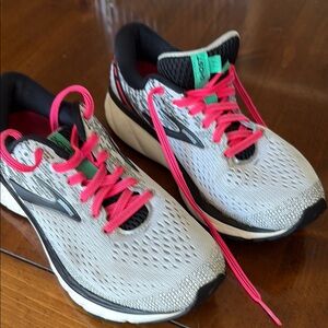 Women’s Brooks running shoes size 7